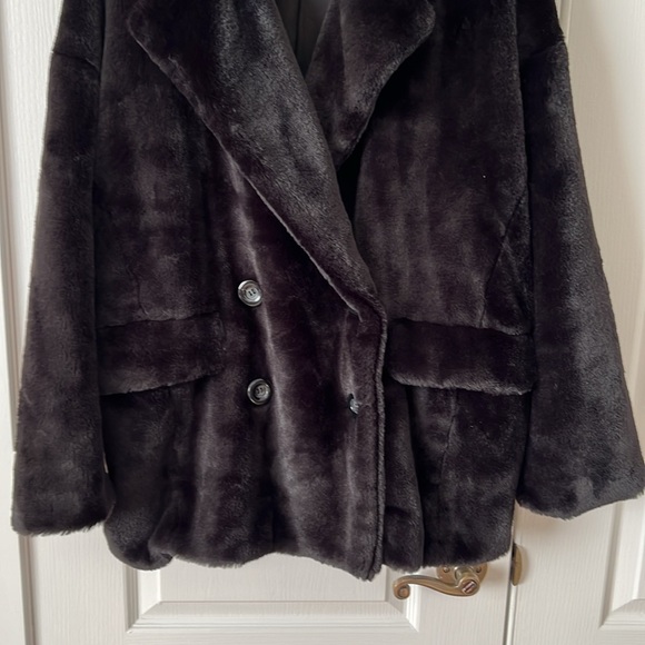 FREE PEOPLE Kate Double-breasted Faux-fur Coat - Picture 9 of 15